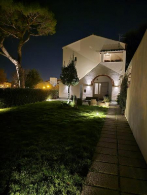 La Villa apartments Tinaia - Excellent for Sardegna & Corsica - 6-8 beds - Private parking included with camera